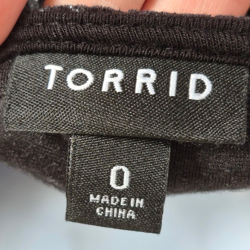 Torrid black snakeskin texture velvet short sleeve shirt plus size 0 or XL - Picture 12 of 12